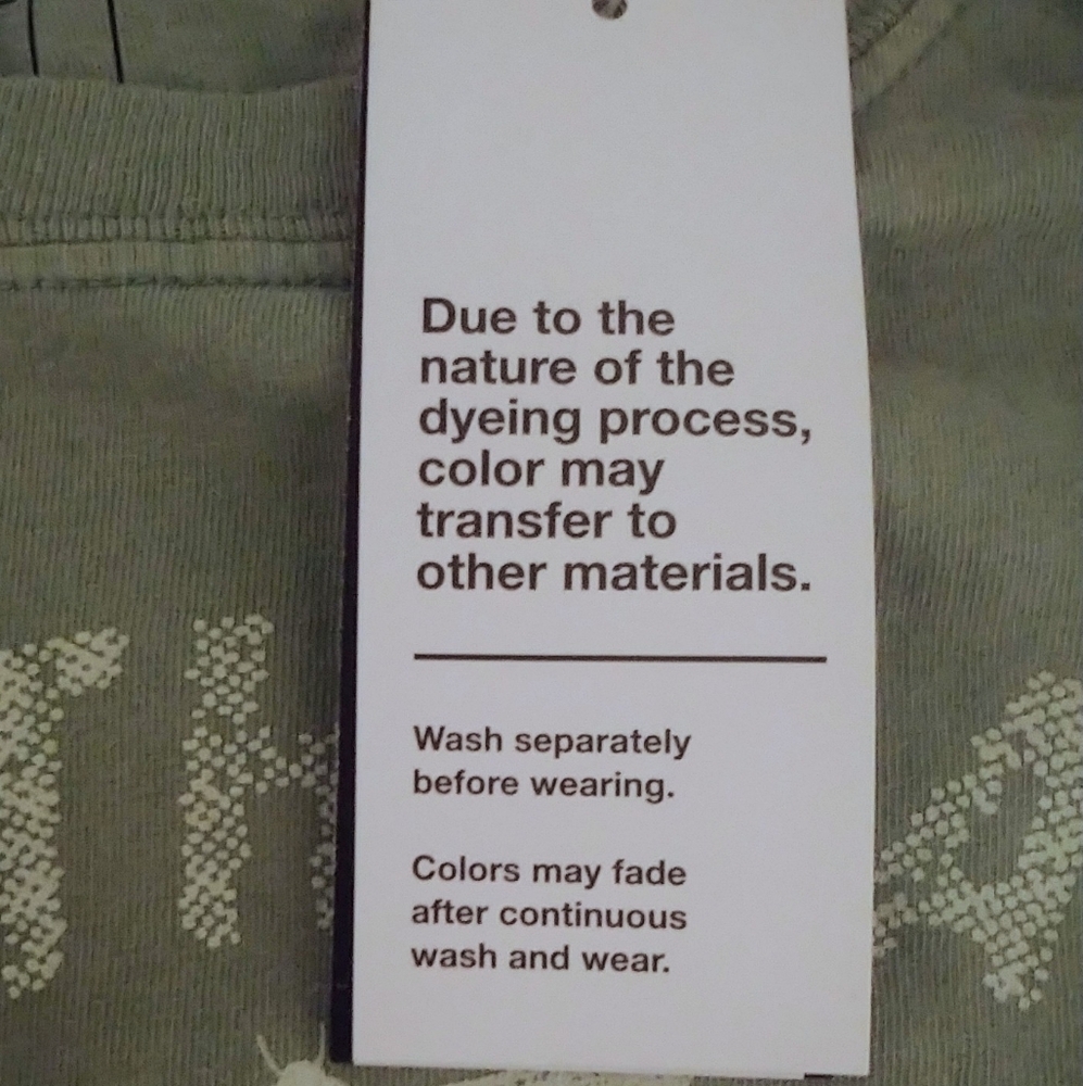 Earth day Every Day l  Graphic Tee. S - Picture 5 of 10